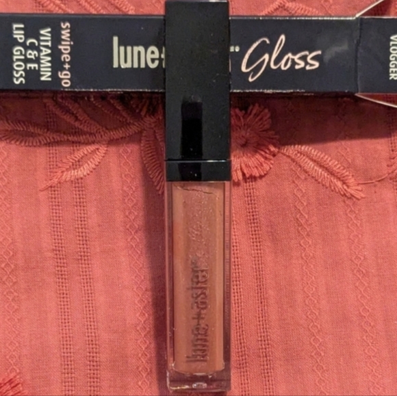 Vlogger Lune + Aster Vitamin C & E Lip Gloss - New With Box - Picture 2 of 13